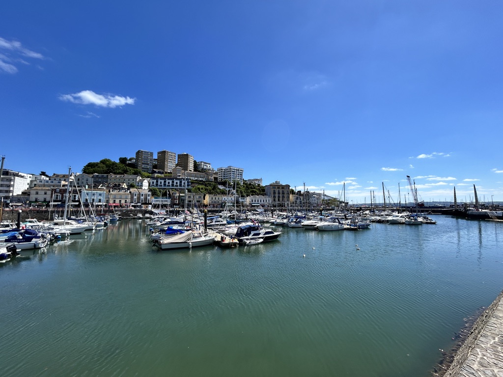 Jazykový pobyt Torquay, LANGOU